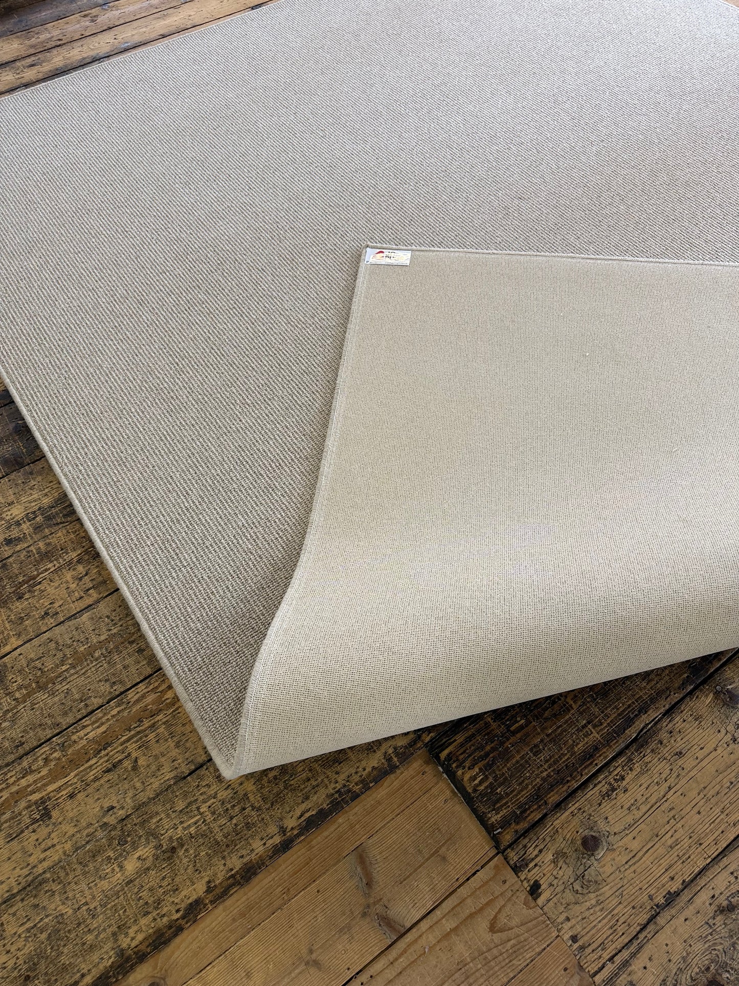 Hessian 100% wool rug 236cm x 328cm