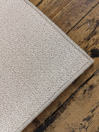 White flake 100% wool rug 200cm x 277cm