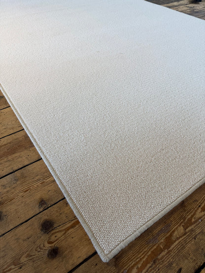 White flake 100% wool rug 170cm x 264cm
