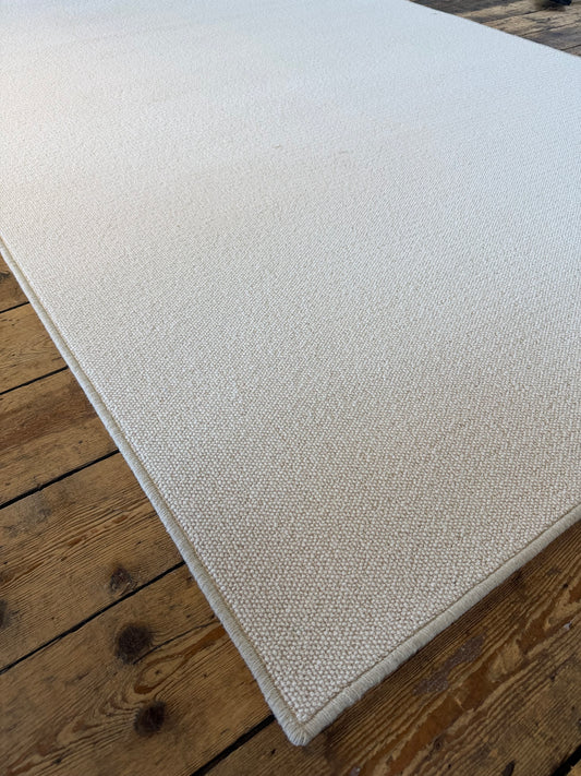 White flake 100% wool rug 170cm x 264cm