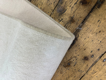 Jasmin white wool rug 242cm x 358cm