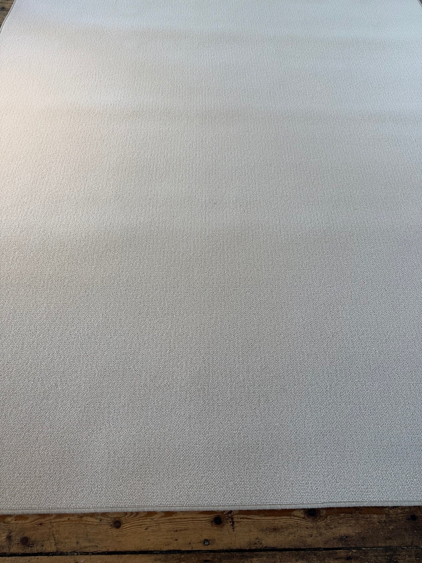 White flake 100% wool rug 270cm x 370cm