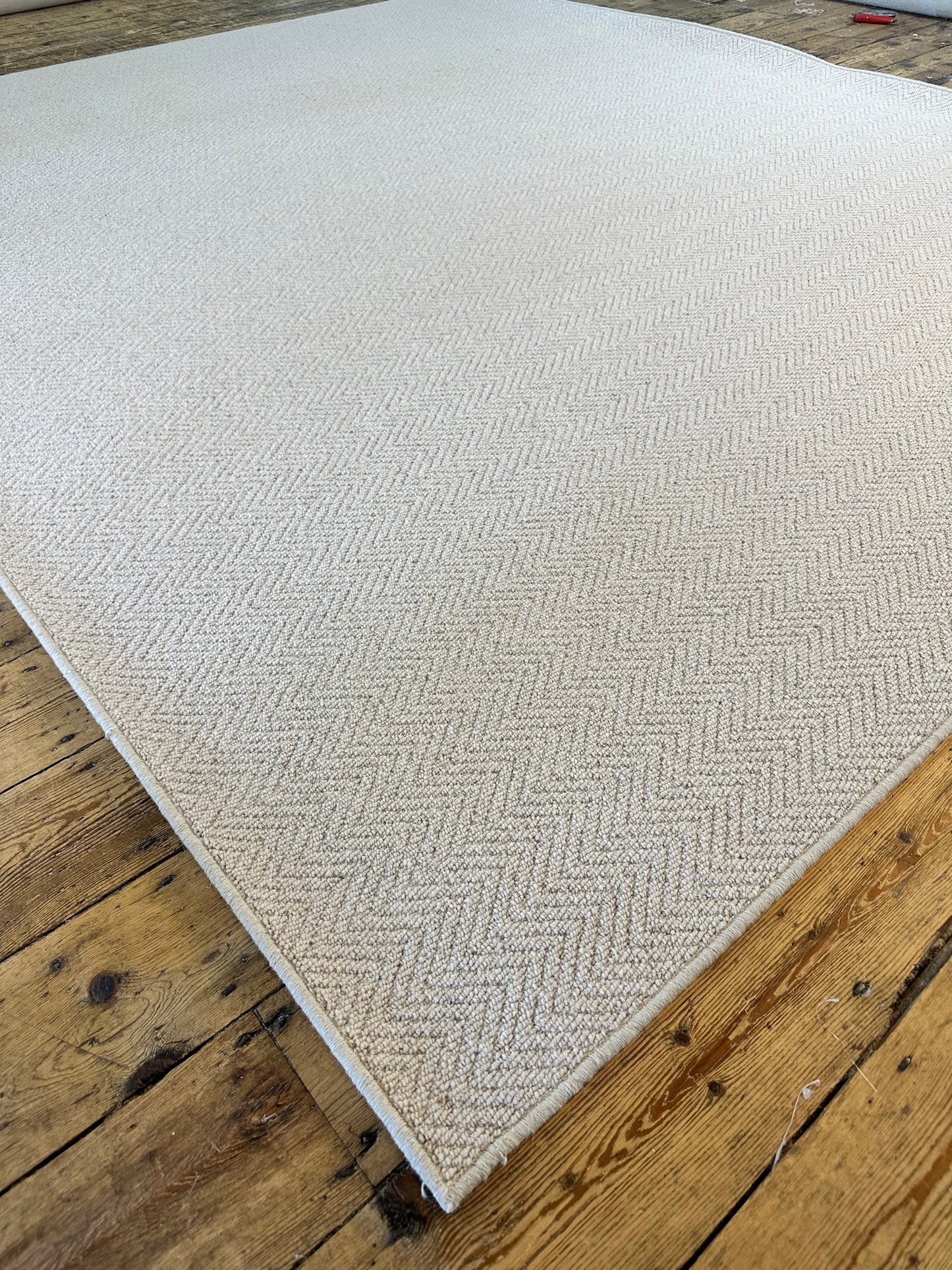 Ecru herringbone 100% wool rug 253cm x 305cm