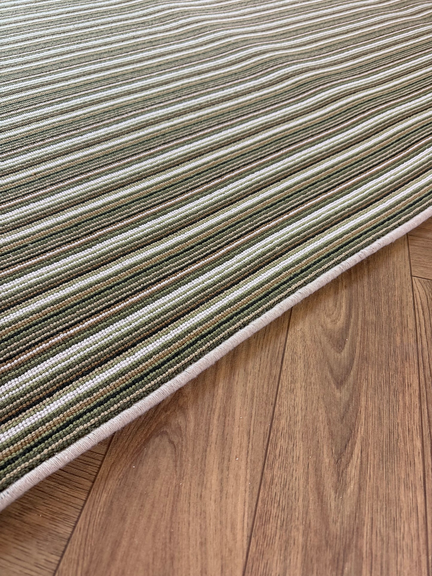 Palm bay 100% wool rug 161cm x 272cm
