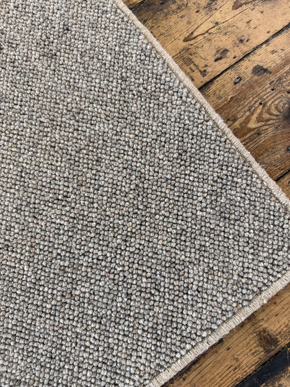 Chert 100% wool rug 177cm x 298cm
