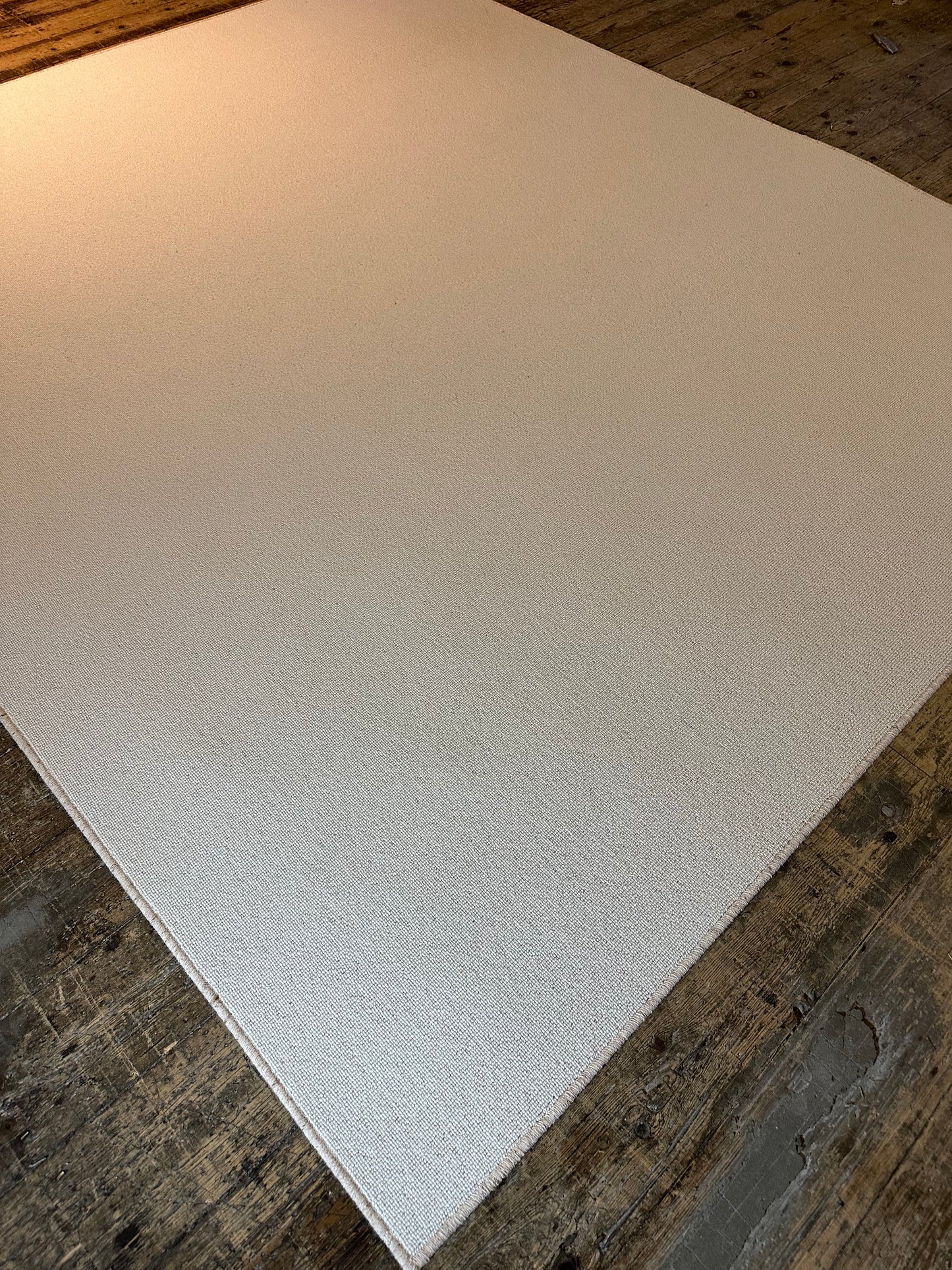 White Flake 100% wool rug 240cm x 282cm