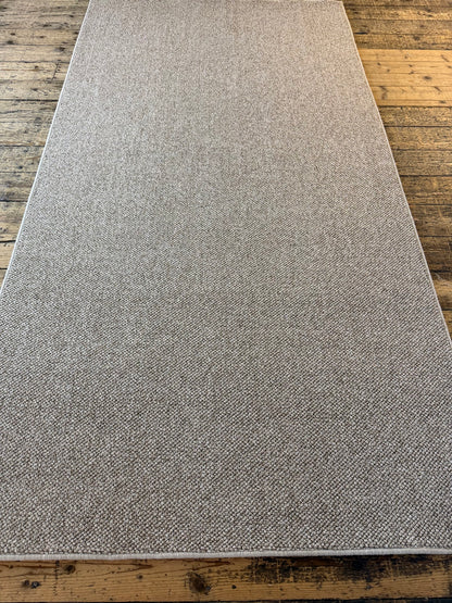 Heirloom 100% polypropylene rug 154cm x 292cm