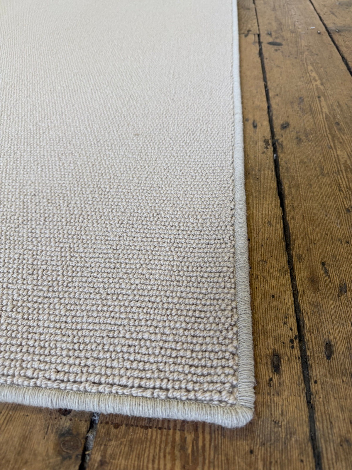 Royal 100% wool rug 160cm x 227cm