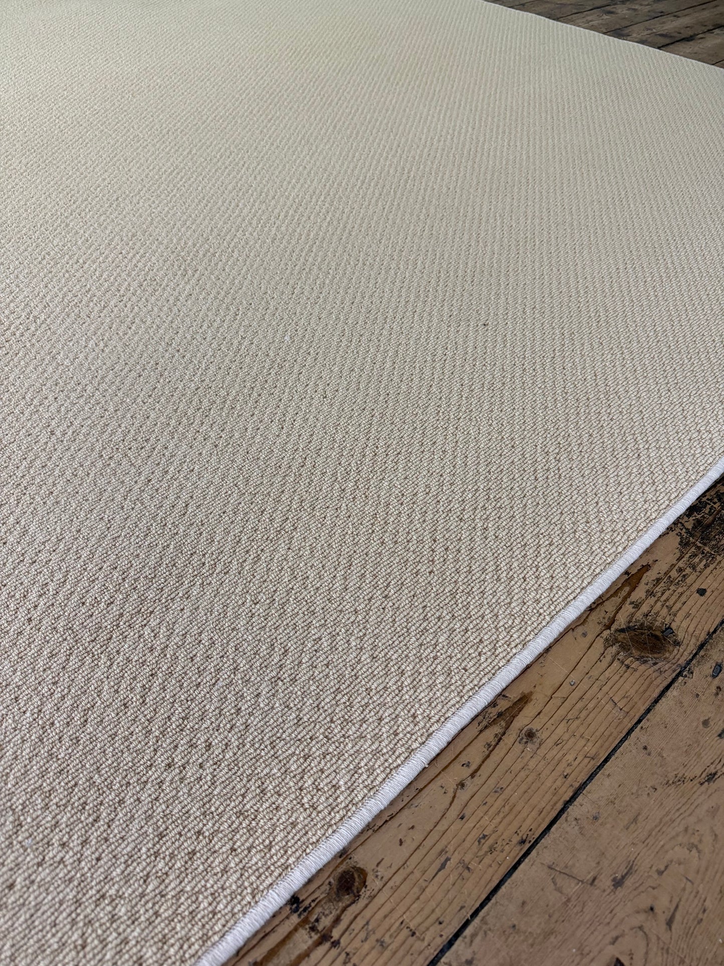 Honeycomb 100% wool rug 276cm x 398cm