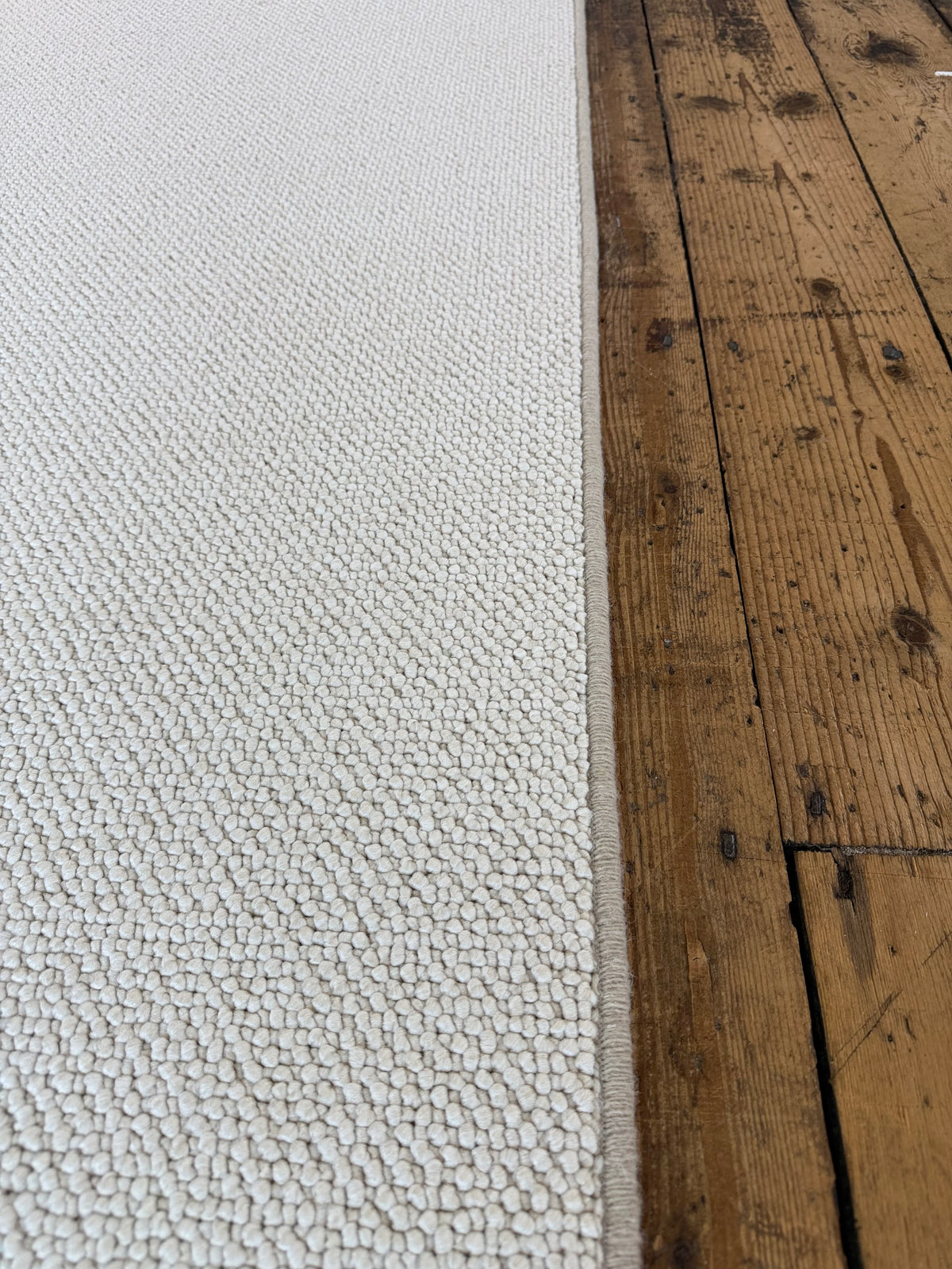 Snow 100% polypropylene rug 210cm x 254cm