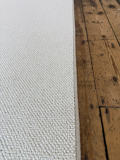 Snow 100% polypropylene rug 210cm x 254cm