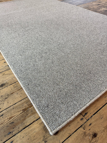 Chert 100% wool rug 177cm x 298cm