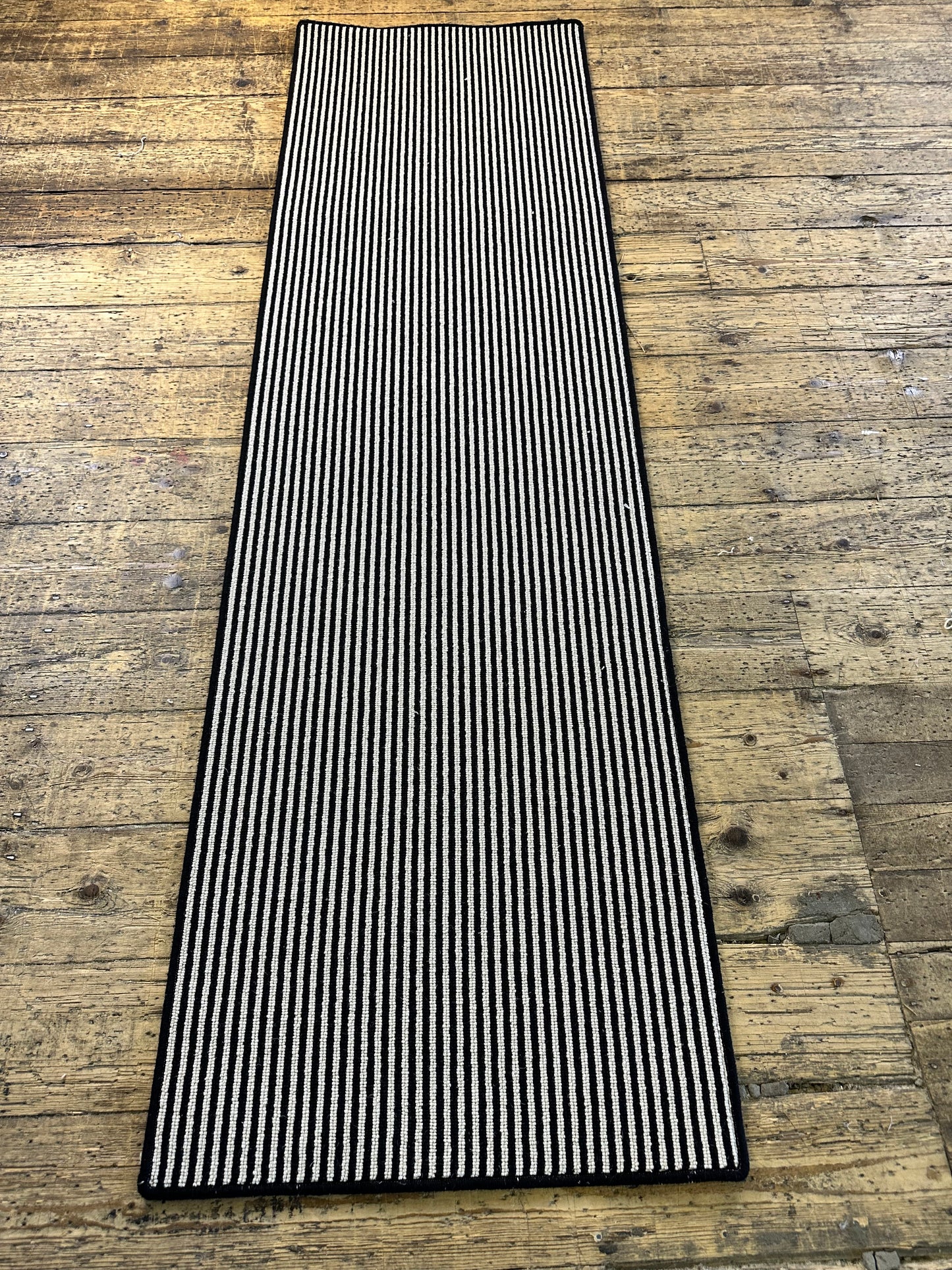 Oreo 100% wool runner 67cm x 234cm