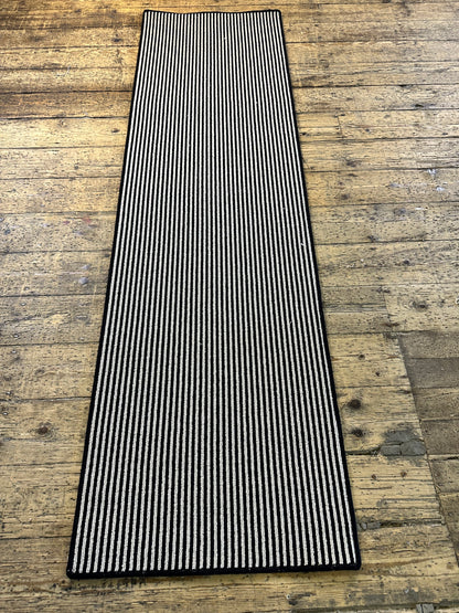 Oreo 100% wool runner 67cm x 234cm