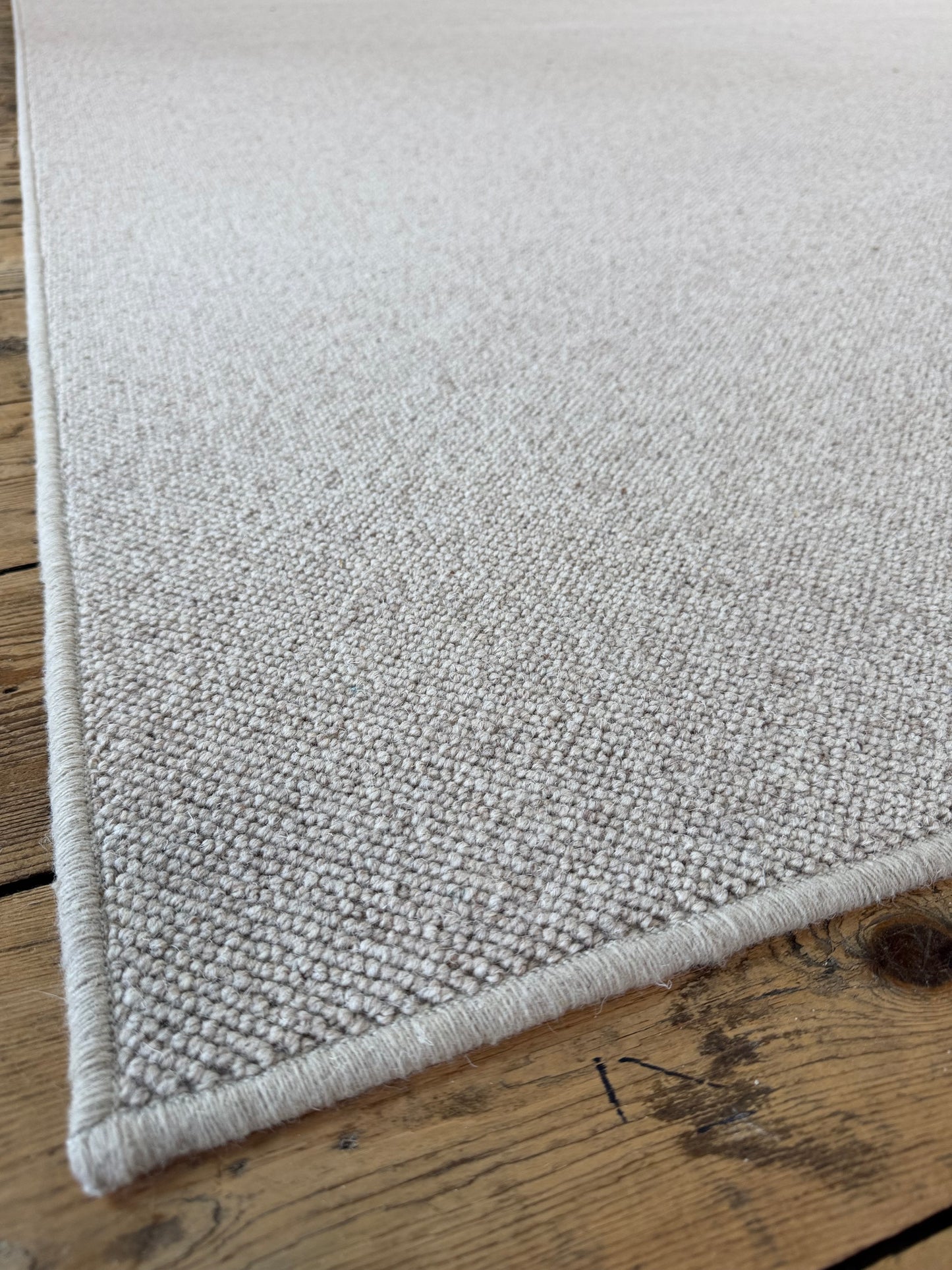 Flaxen 100% wool rug 260cm x 360cm