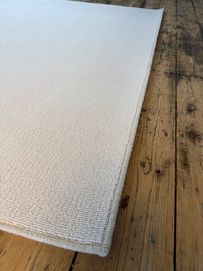 White flake 100% wool rug 200cm x 250cm