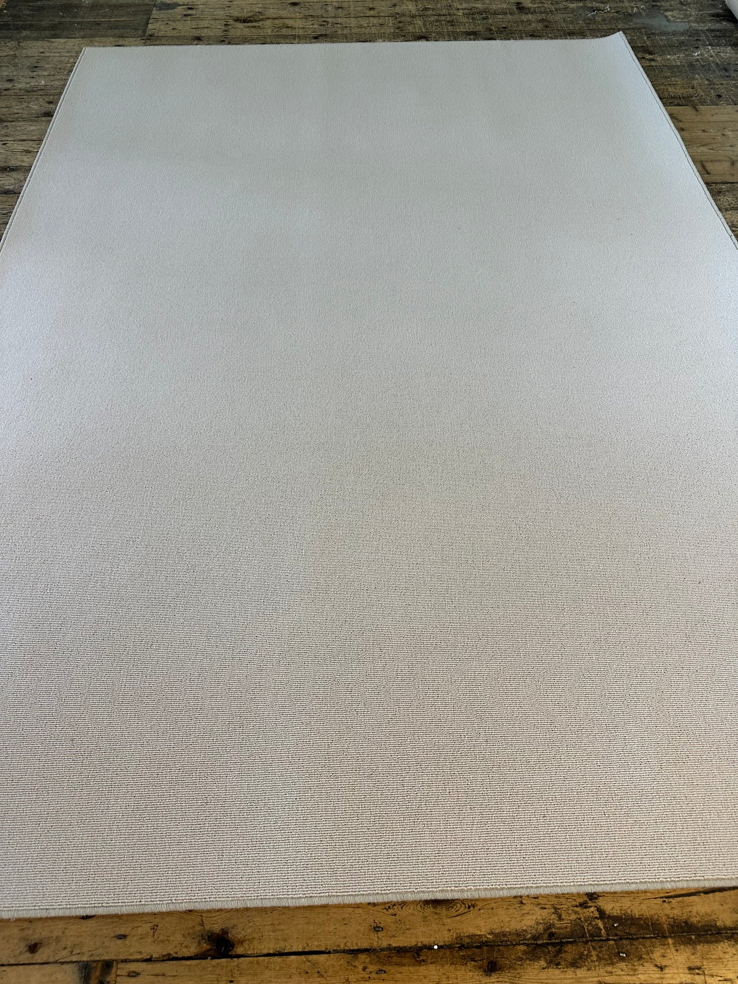 White flake 100% wool rug 229cm x 303cm