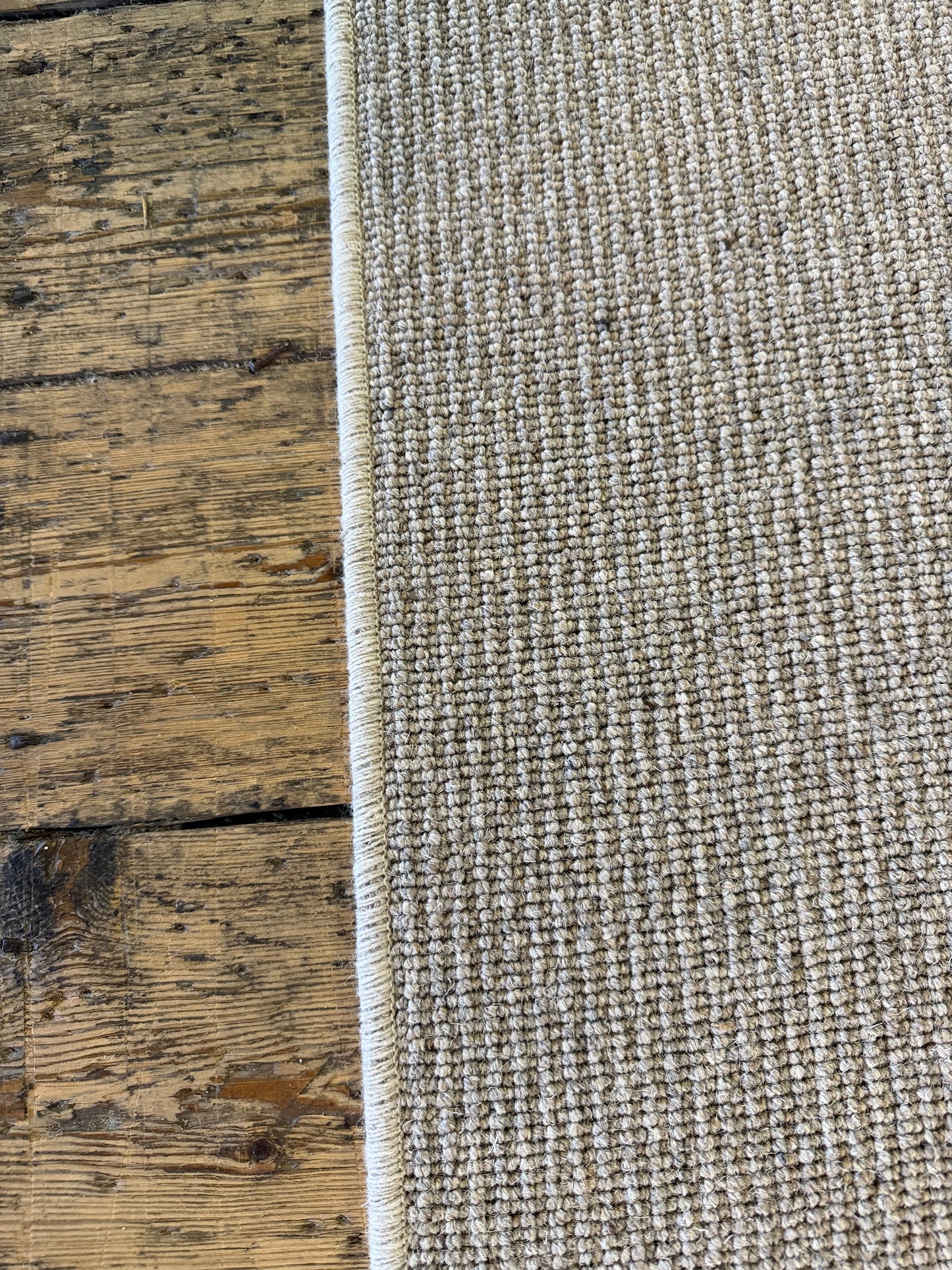 Flaxen 100% wool rug 200cm x 267cm