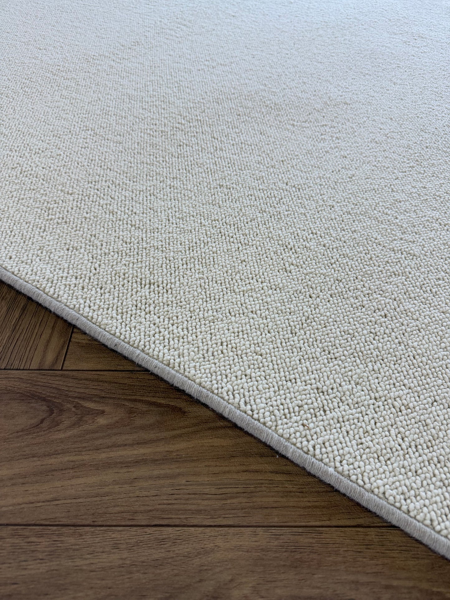 Blanc ivoire 100% wool rug 250cm x 337cm