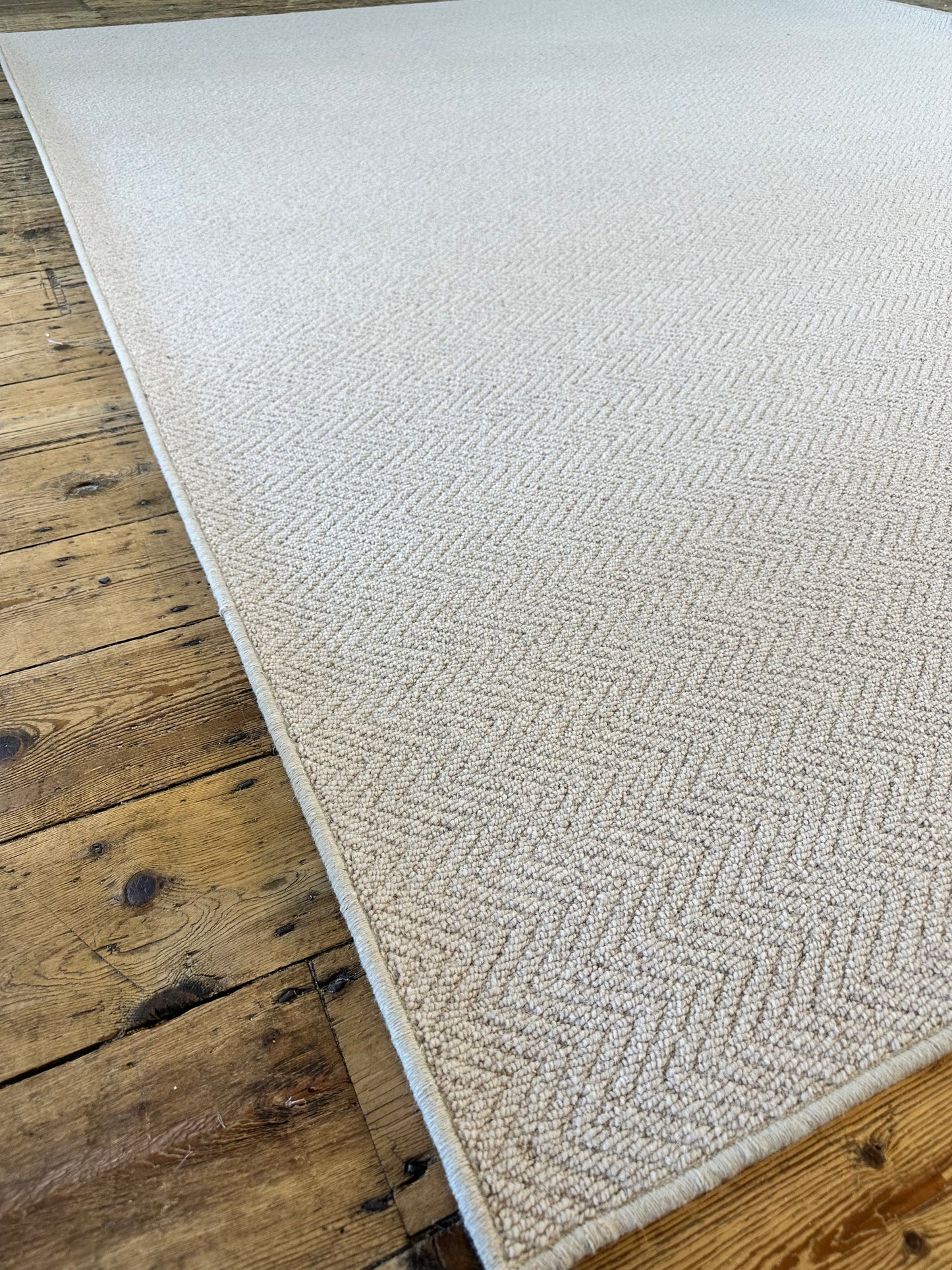 Ecru herringbone 100% wool rug 253cm x 305cm
