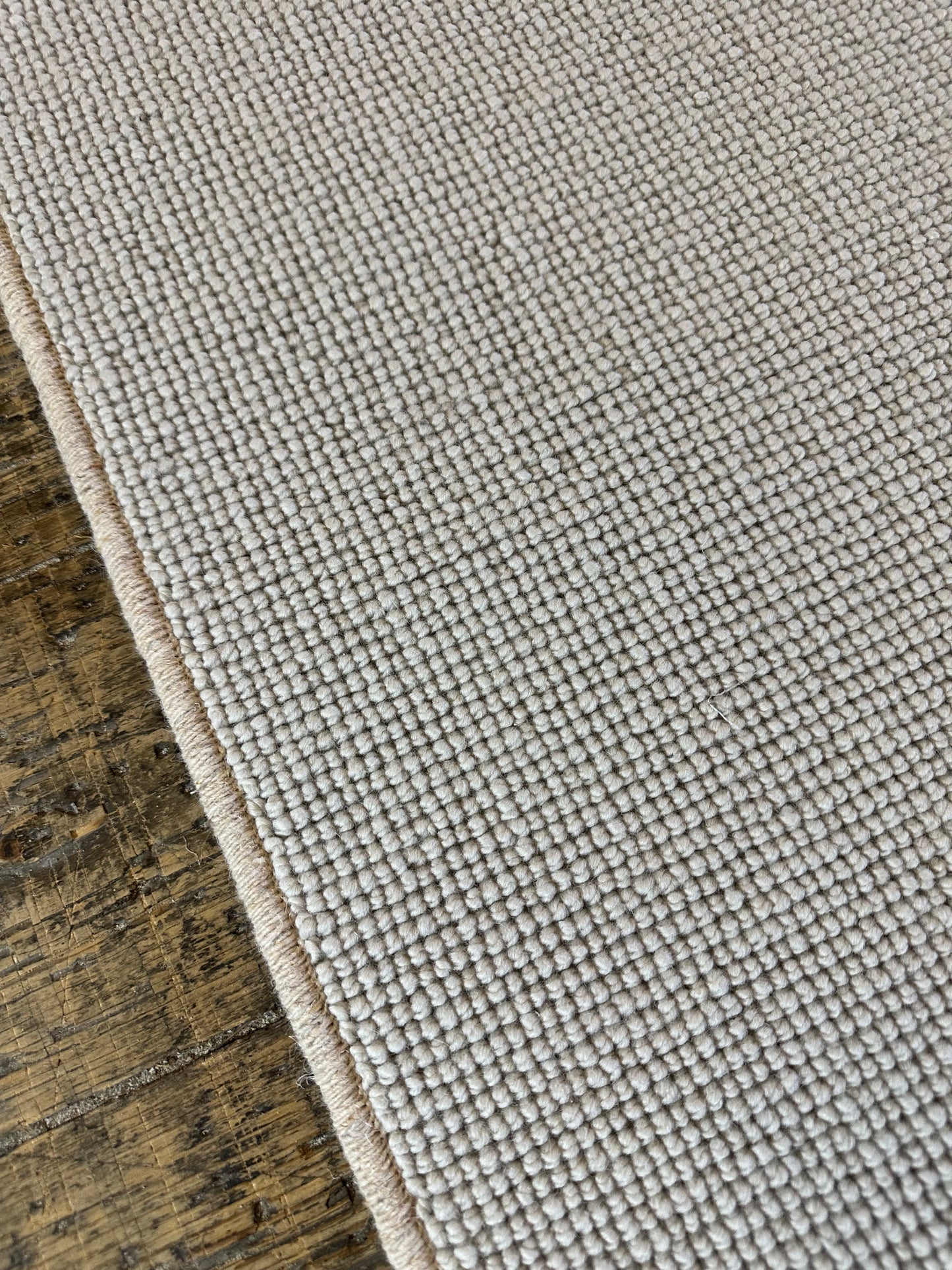Perendale 100% wool rug 222cm x 300cm