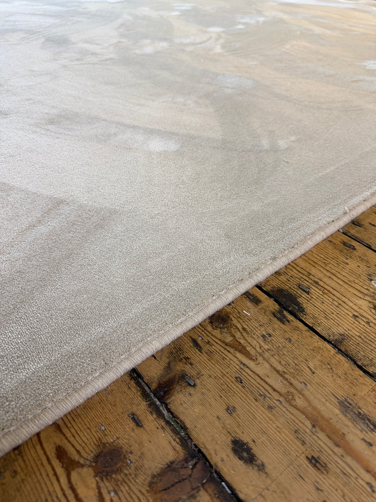 Oyster 100% polypropylene rug 275cm x 287cm