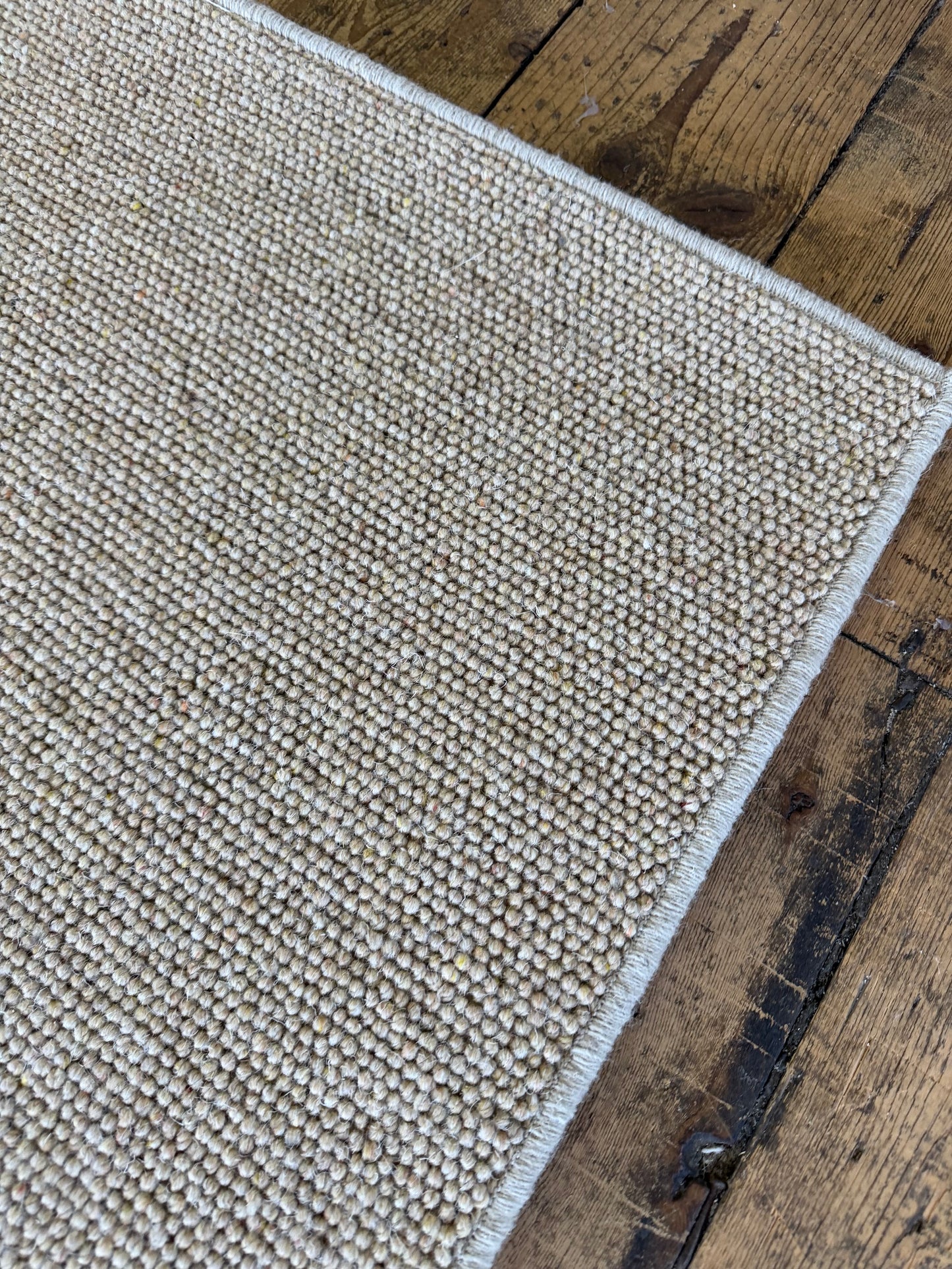 Wheaten 100% wool rug 280cm x 298cm