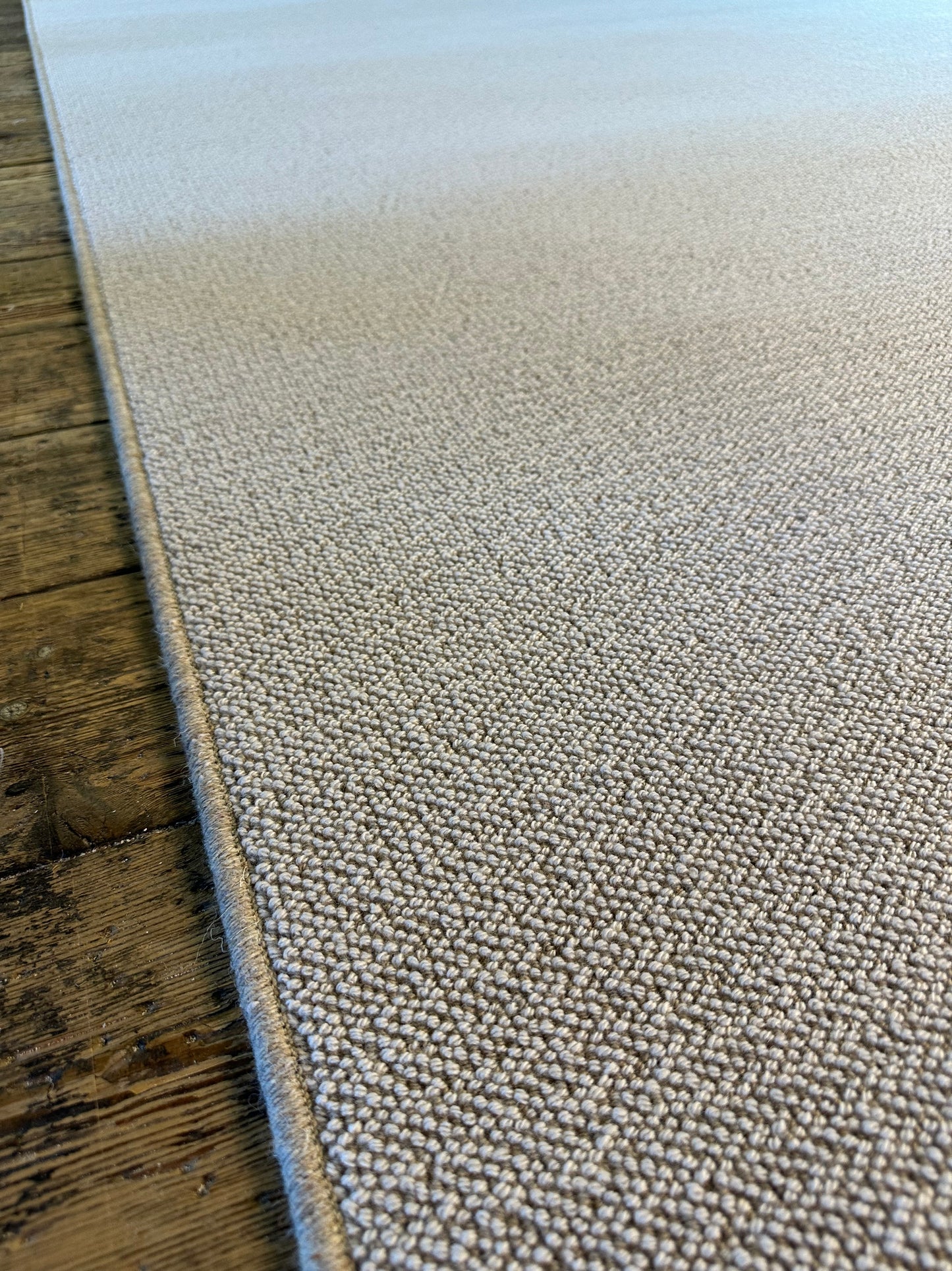 Rustic 100% wool rug 185cm x 276cm