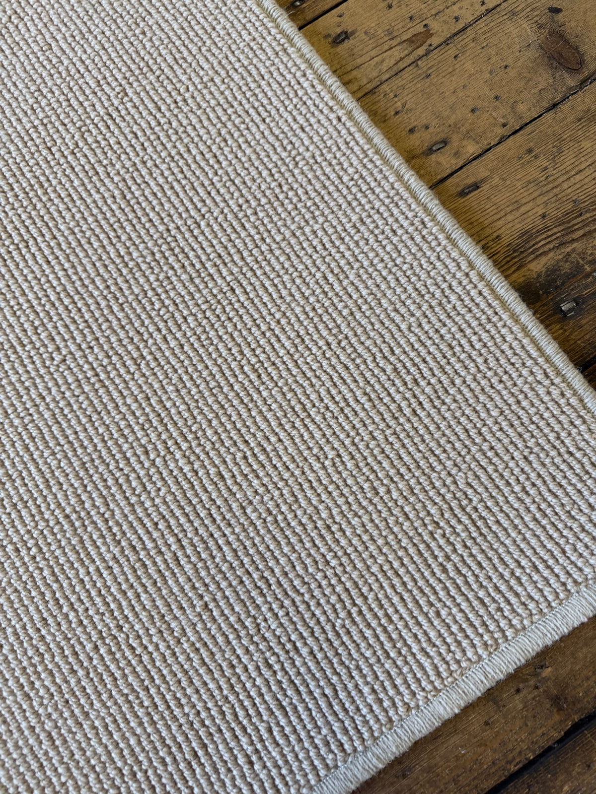 Royal 100% wool rug 160cm x 227cm