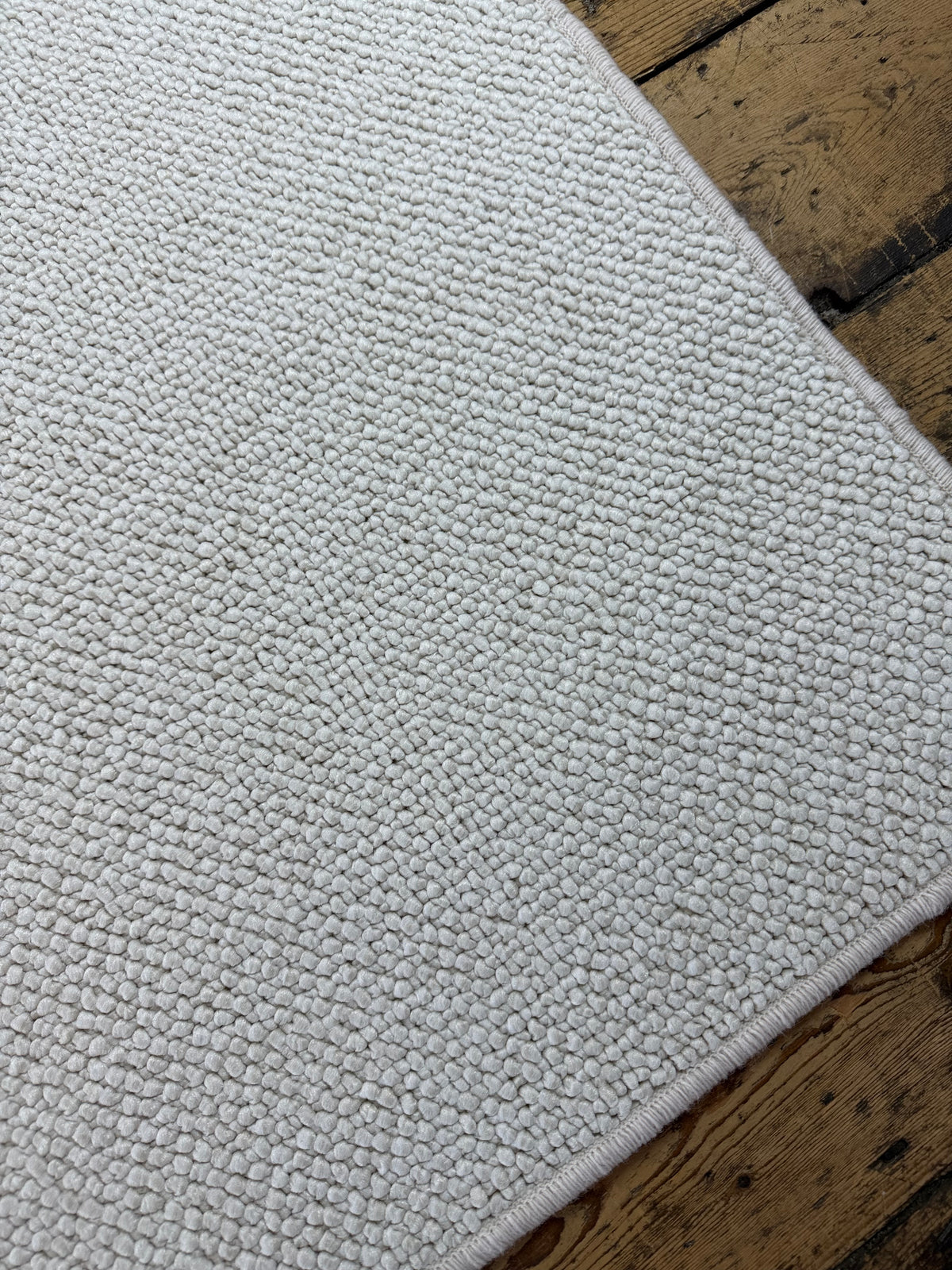 Pearled ivory 100% polypropylene rug 225cm x 357cm