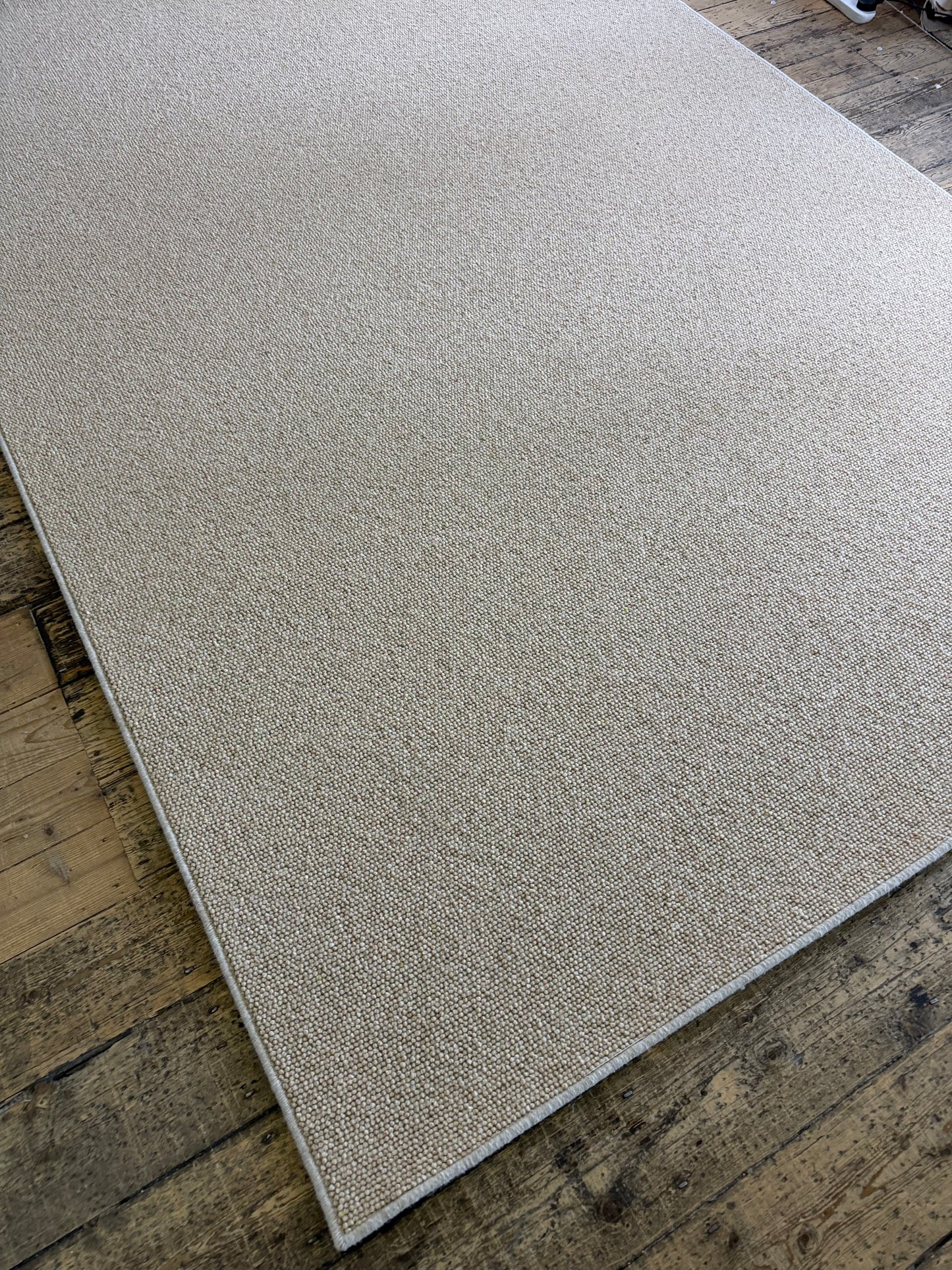 Wheaten 100% wool rug 200cm x 290cm