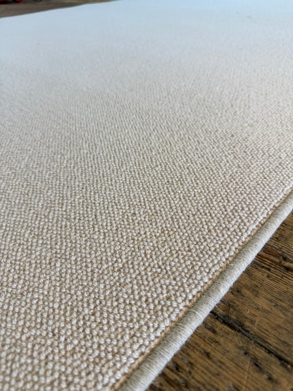 White flake 100% wool rug 170cm x 264cm