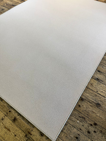 White flake 100% wool rug 229cm x 303cm