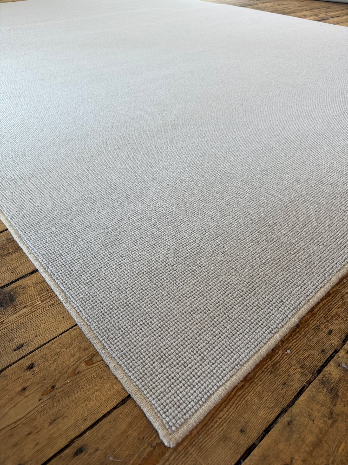 Drydale 100% wool rug 290cm x 397cm