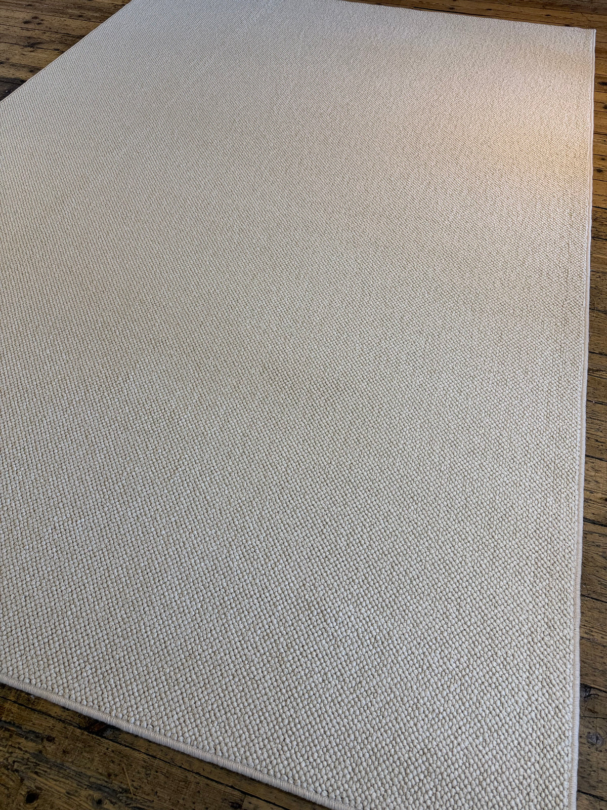 Pearl ivory 100% polypropylene rug 226cm x 324cm