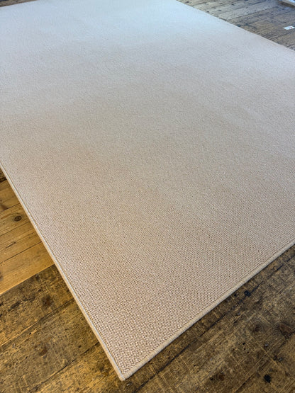 Ashdown 100% wool rug 224cm x 323cm