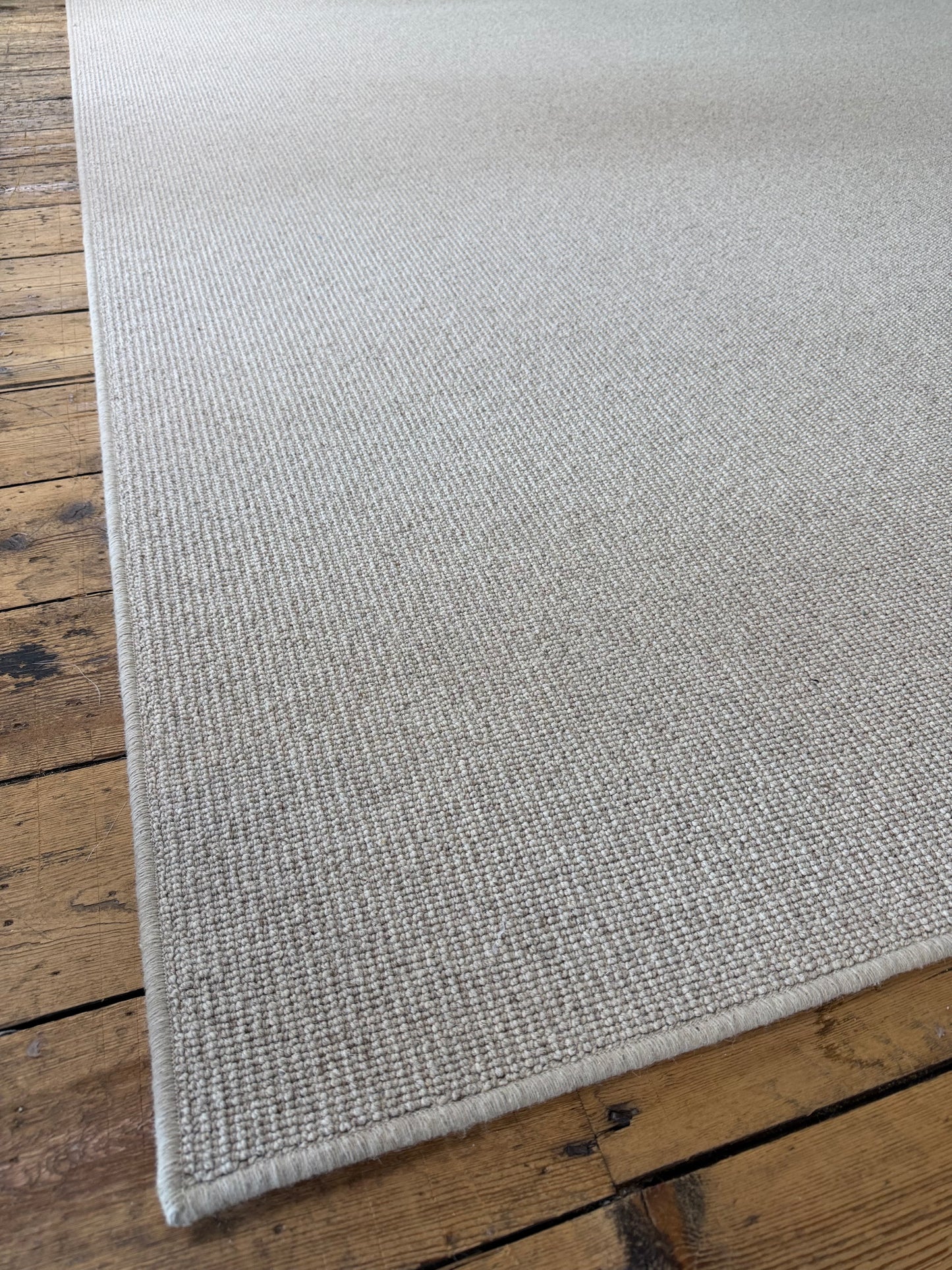 Hessian 100% wool rug 236cm x 328cm
