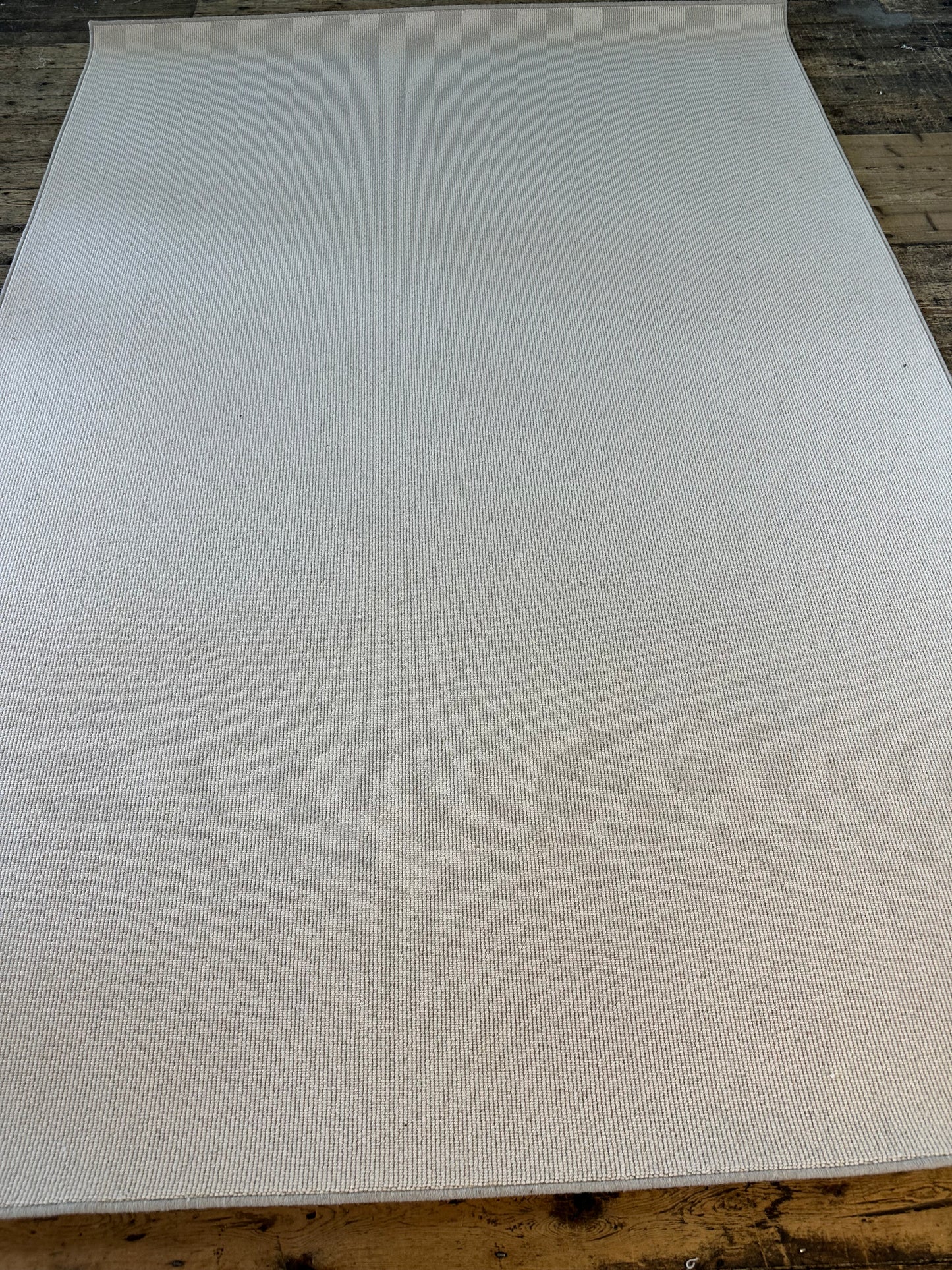 Tawny 100% wool rug 224cm x 326cm
