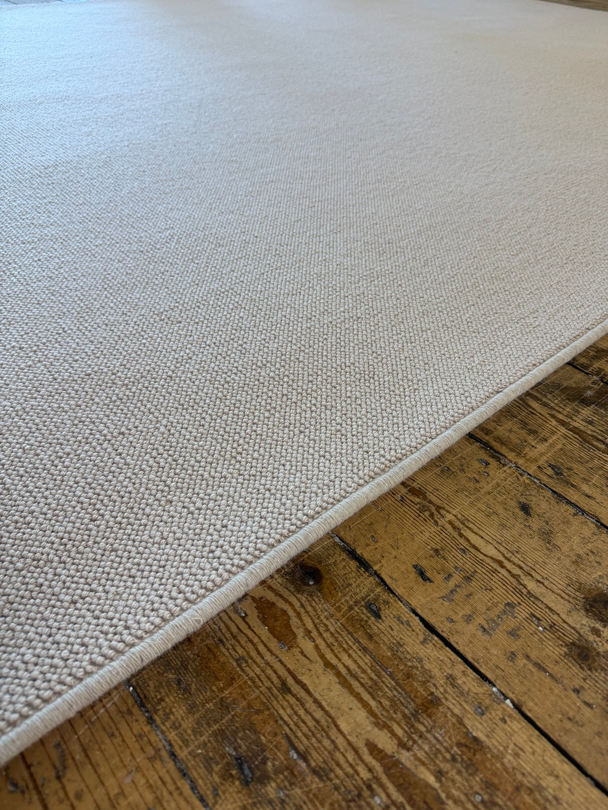 Ashdown 100% wool rug 224cm x 323cm