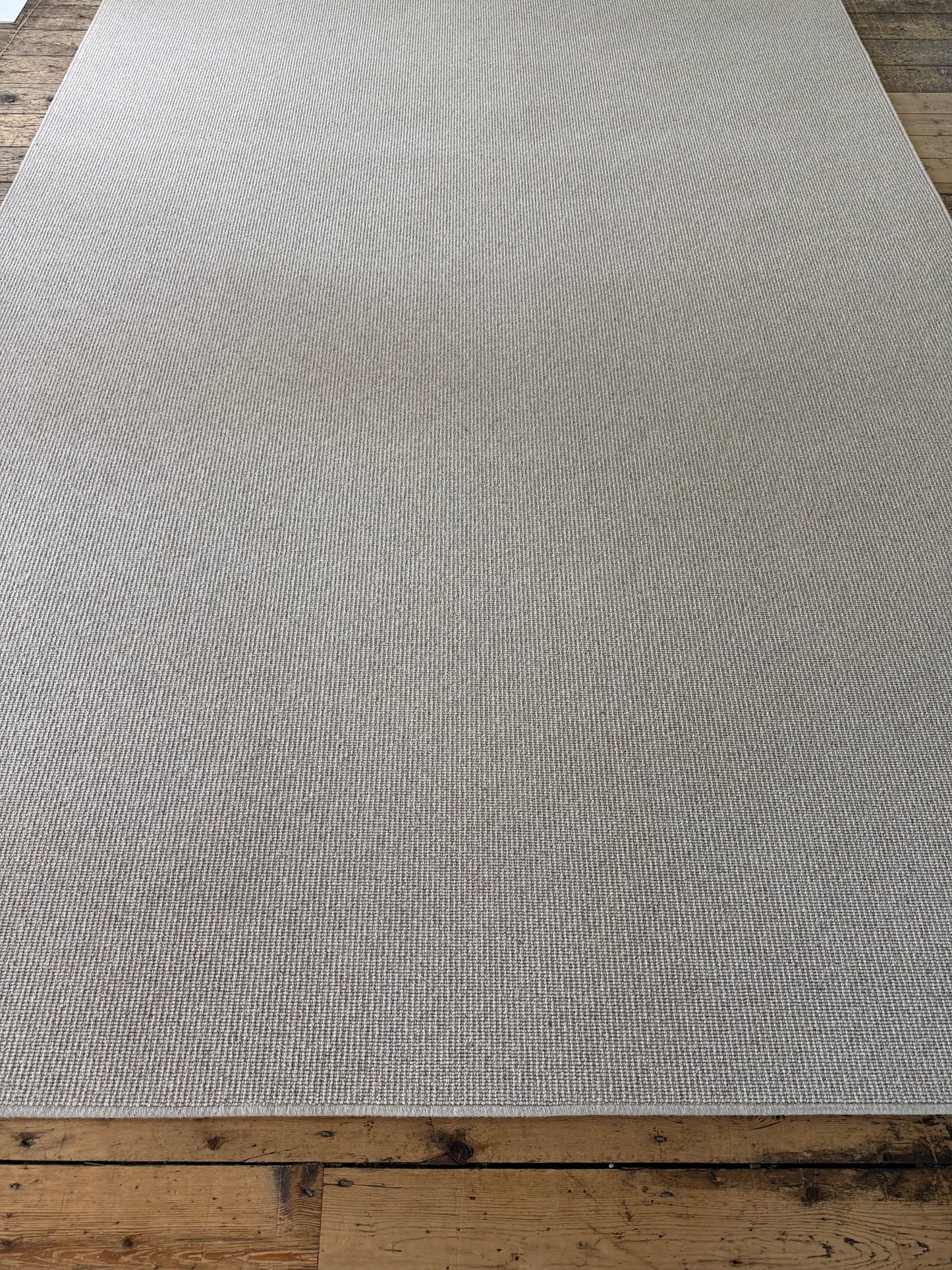 Hessian 100% wool rug 236cm x 328cm