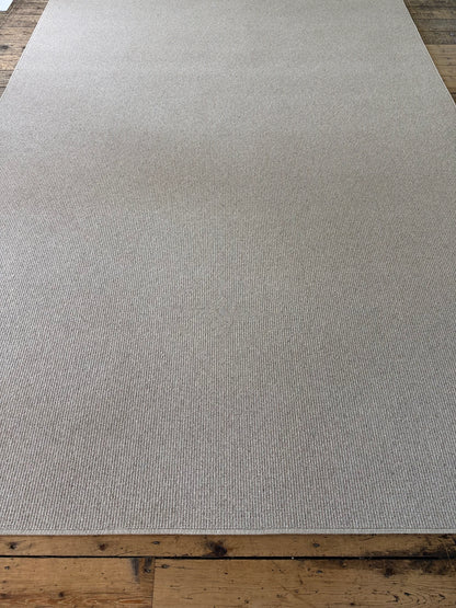 Hessian 100% wool rug 236cm x 328cm