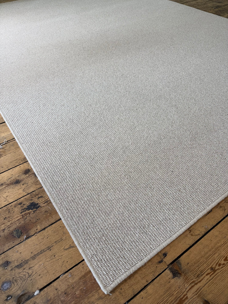 Hessian 100% wool rug 236cm x 328cm