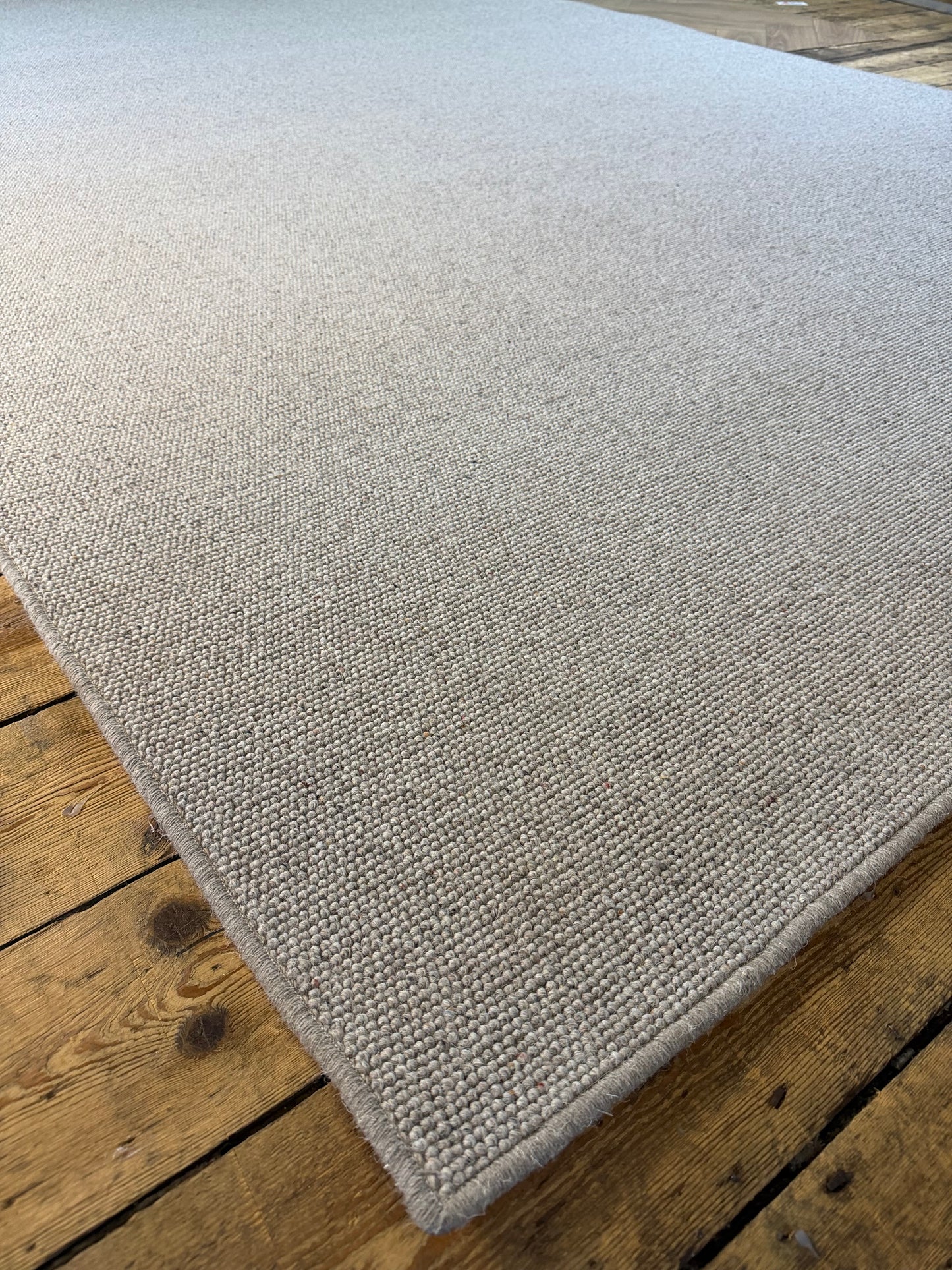 Dapper 100% wool rug 230cm x 330cm