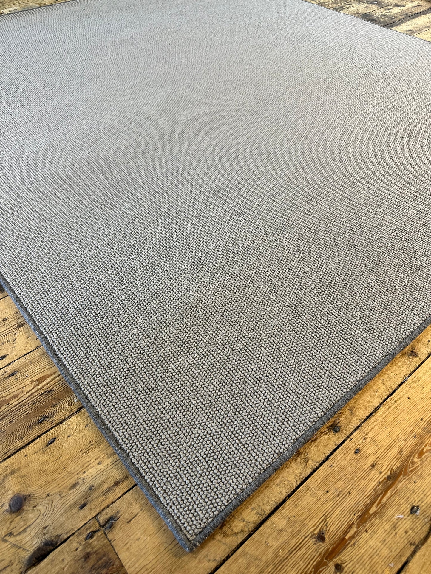 Charcoal 100% wool rug 204cm x 236cm