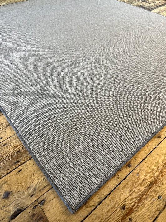 Charcoal 100% wool rug 204cm x 236cm