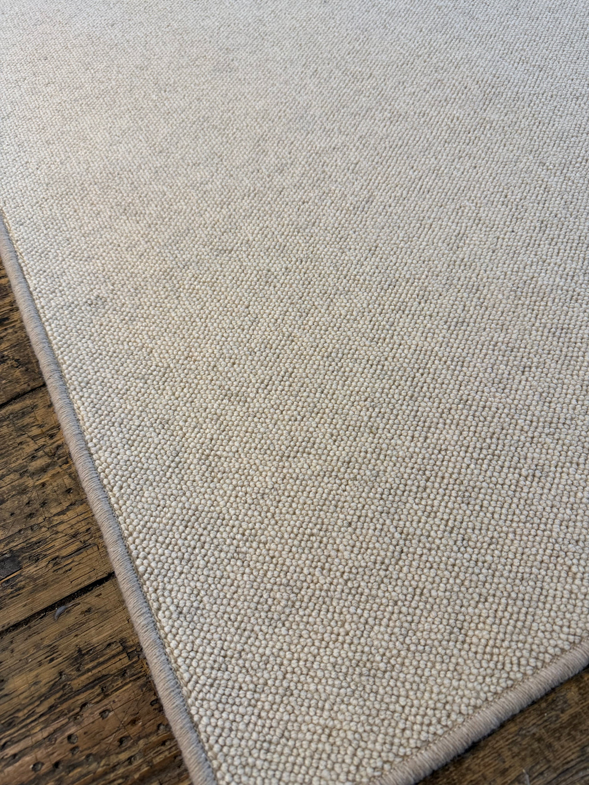 Lapwing 100% wool rug 240cm x 340cm