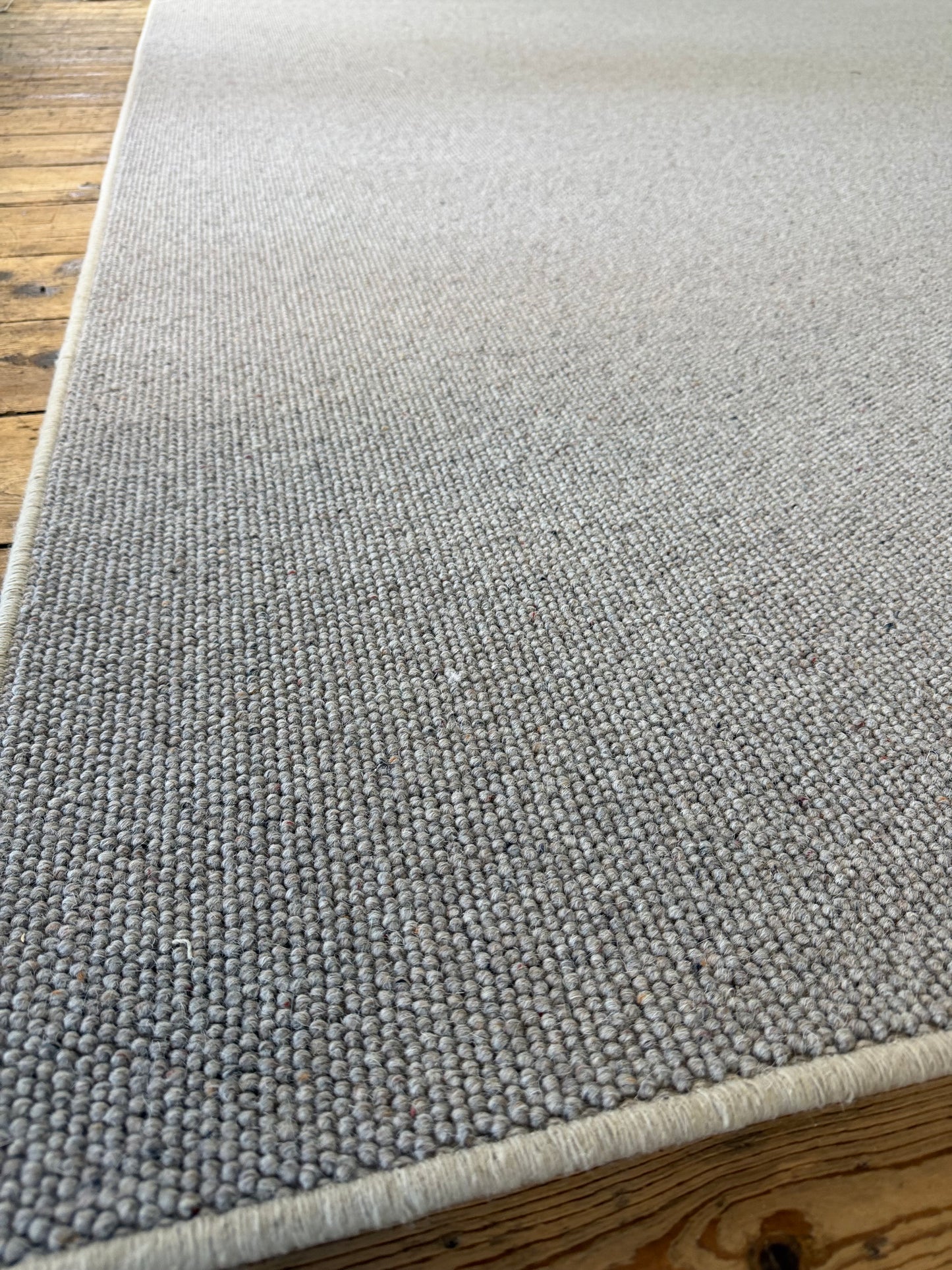Pewter 100% wool rug 274cm x 358cm