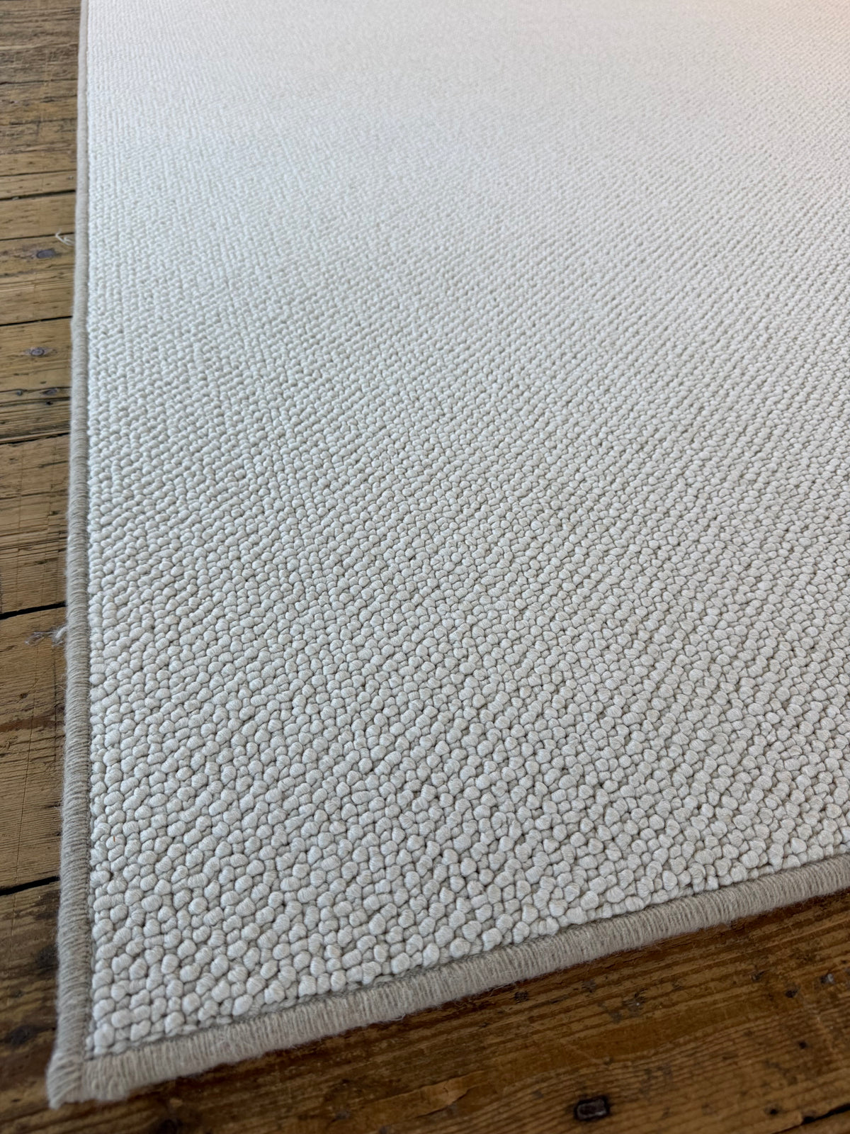 Snow 100% polypropylene rug 210cm x 254cm