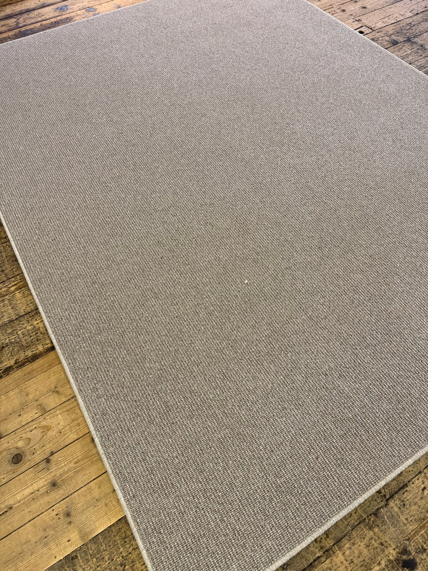 Flaxen 100% wool rug 200cm x 267cm