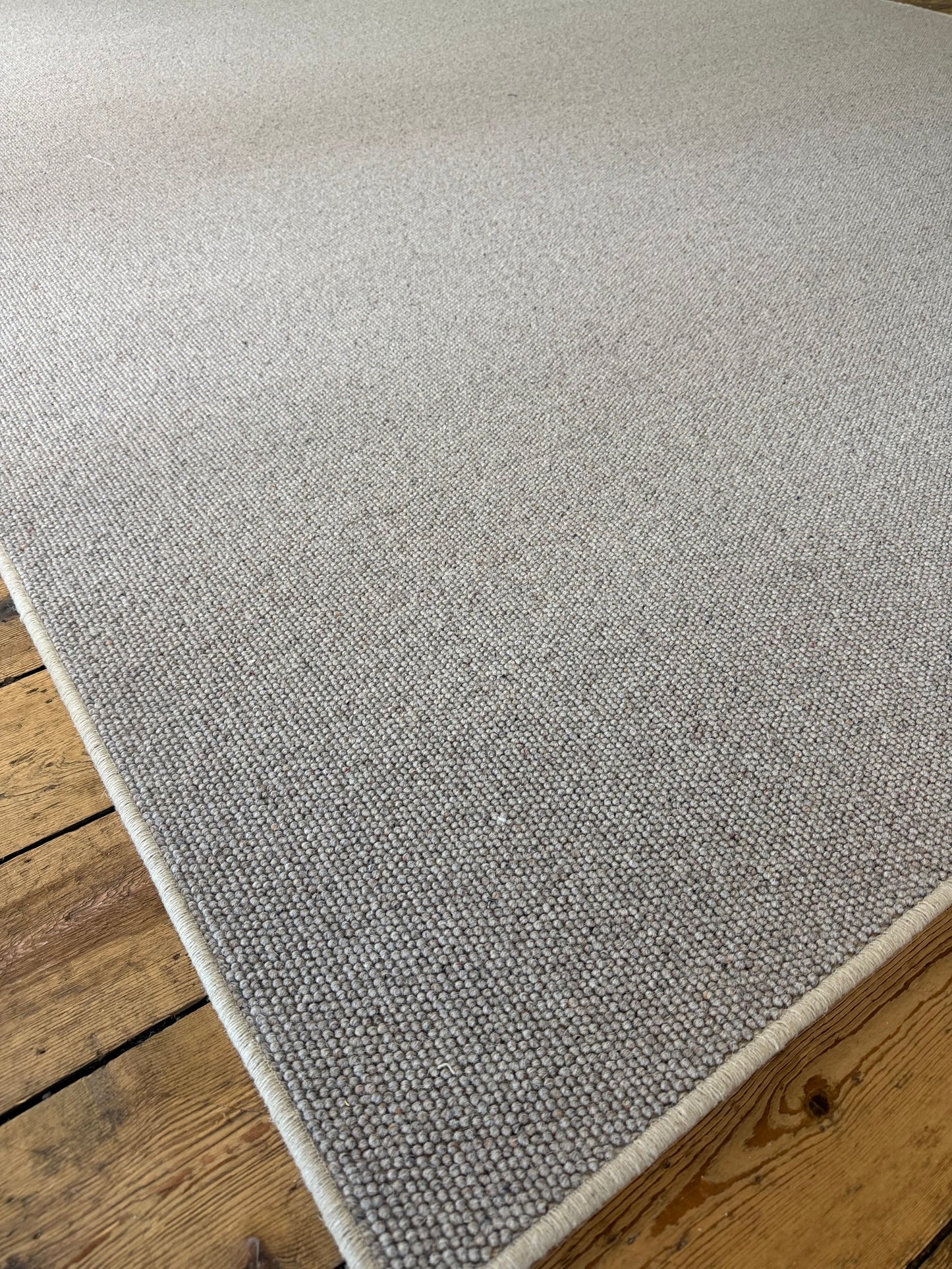 Pewter 100% wool rug 274cm x 358cm